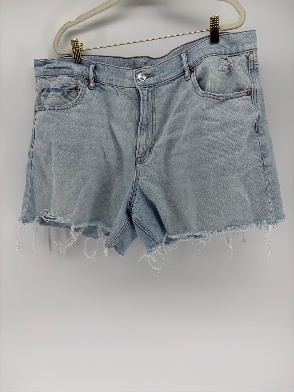 American Eagle Strigid Light Blue Distressed Denim Women’s Shorts Sz 18